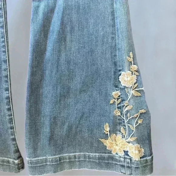 Miss Me High-Rise Flare w Floral Embroidery #H38519H, size 25, 34” inseam, NWT - Picture 9 of 12